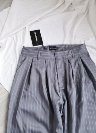 Сірі вільні прямі брюки в смужку2 фото