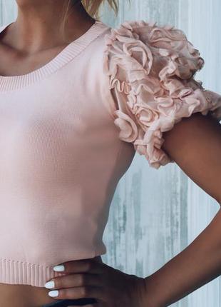 Топ з об'ємним рукавом