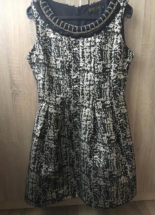 Красивое платье с декором для особого случая