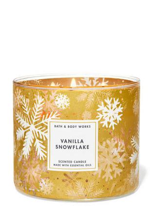 Трехфитильная свеча ароматизированная bath & body works - vanilla snowflake