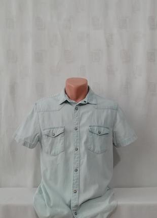 Світла джинсова сорочка