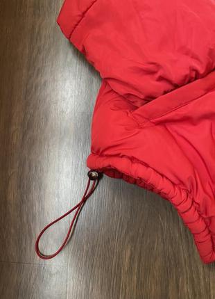 Красная дутая тёплая куртка6 фото