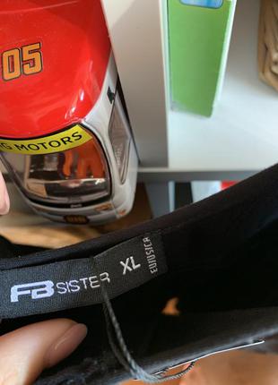 Сарафан на бретельках: чорне плаття трапеція