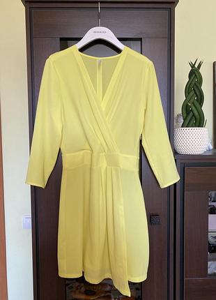 Милое желтое платье с поясом imperial