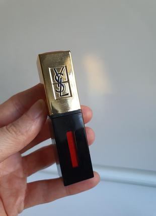 Стойкая помада-блеск ysl rouge pur couture vernis a levres