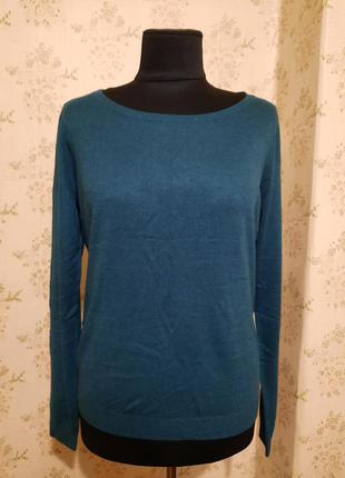 Новый.очень тонкий свитерок красивого зеленого цвета