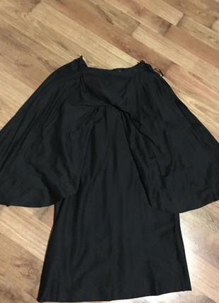 Необичное платье летучая миш