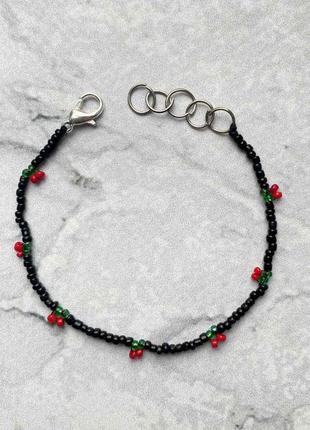 Браслет вишеньки чорний з бісеру червоні