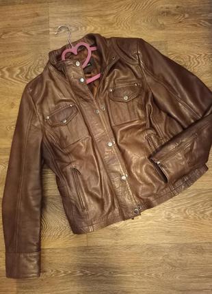 Класна шкіряна куртка в стилі кежуал, caroline biss
