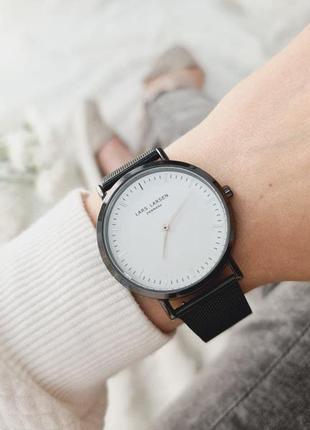 Женские стильные наручные часы на миланском браслете6 фото