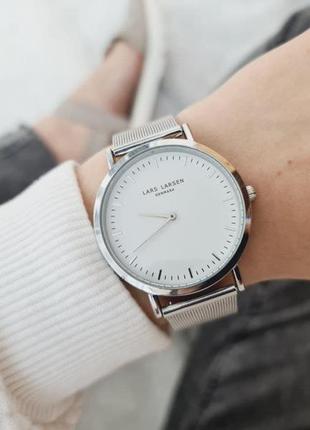 Женские стильные наручные часы на миланском браслете9 фото