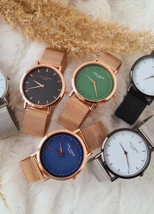 Женские стильные наручные часы на миланском браслете8 фото