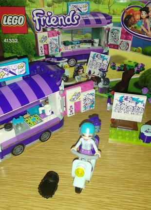 41332 lego friends emma’s art stand
