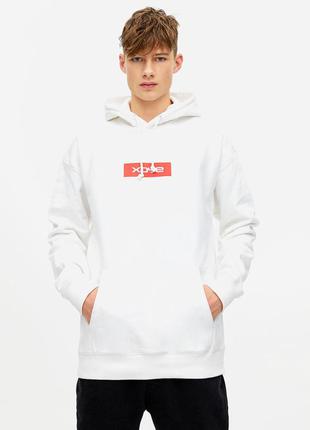 Худи белое с контрастной надписью с капюшоном и карманами хлопковое pull & bear