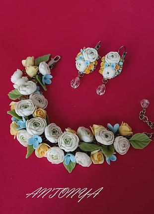 Сережки і браслет з мініатюрними квітами, набір сережки та браслет з квітами