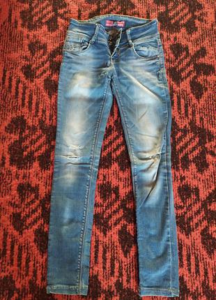 Джинсы