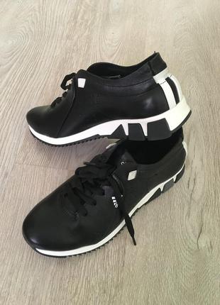 Красивые женские кроссовки р. 39 турция