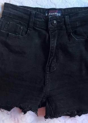 Женские джинсовые шорты со шнуровкой по бокам