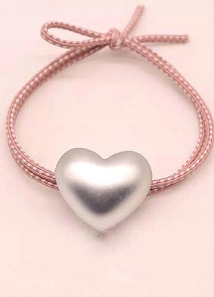 Резиночка для волос с декором серебряным сердечком