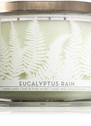 Трехфитильная свічка ароматизована bath and body works eucalyptus rain