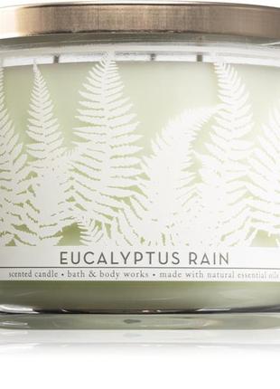Трехфитильная свеча ароматизированная love bath and body works eucalyptus rain