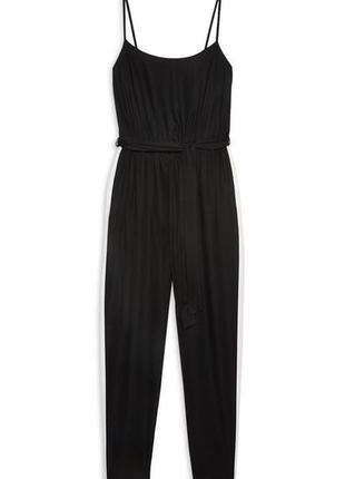 Натуральный черный комбинезон с белыми лампасами на брюках