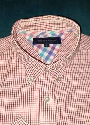 Стильная красно-белая рубашка в клетку tommy hilfiger. размер s
