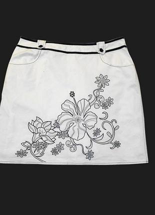 Дизайнерская джинсовая юбка с вышивкой