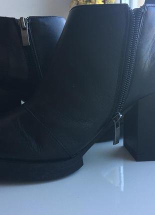 Шкіряні ботильйони на підборах