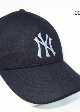 Бейсболка кашемировая на флисе с вышивкой 00484