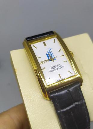 Кварцевые часы с надписью киевский профсоюз строителей. механизм япония.
