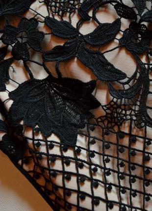 Шикарное черное платье с кружевными цветочными аппликациями3 фото