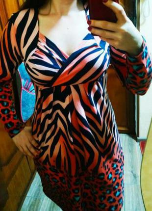 Платье из декольте