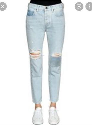 Levis