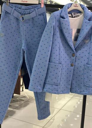 Утепленный костюм,с пиджаком,в горошек.