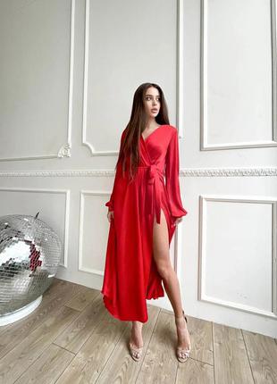 Красное шёлковое платье в пол
