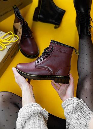 Женские кожаные ботинки martens