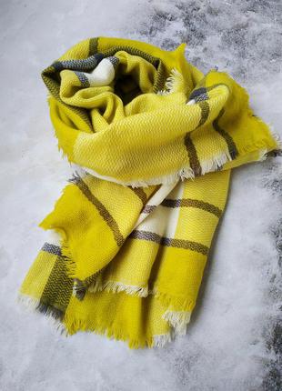 Желтый большой шарф палантин