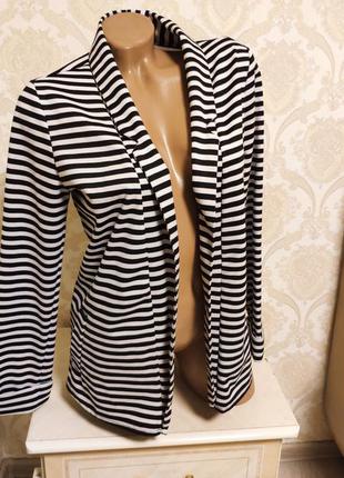 Стильный жакет в полоску