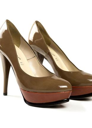 Лаковые женские туфли на каблуке woman's heel бежевые с заостренным носом