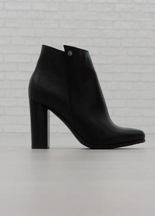 Кожаные ботинки женские 35-36 woman's heel черные на каблуке утепленные байкой5 фото