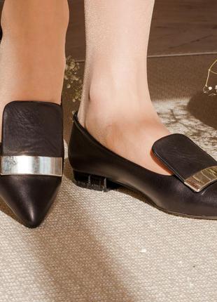 Туфлі шкіряні жіночі 35-40 woman's heel чорні декоровані металевою пряжкою5 фото