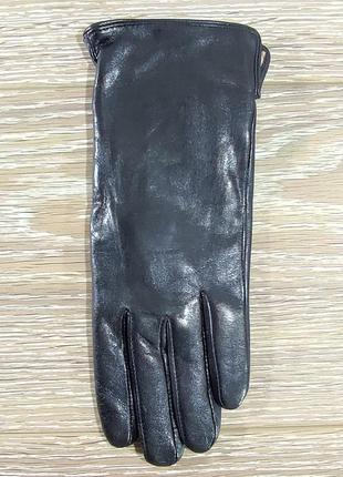 Перчатки женские кожаные классические на шерсти черные гладкие