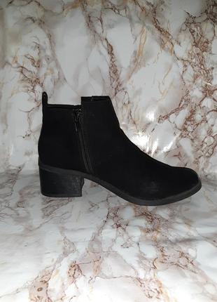 Чёрные деми ботиночки под замш с зауженным носочком на толстом каблуке4 фото