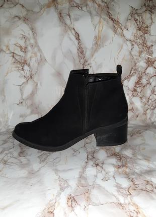 Чёрные деми ботиночки под замш с зауженным носочком на толстом каблуке3 фото