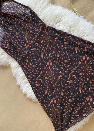 Платье в абстрактный принт 2