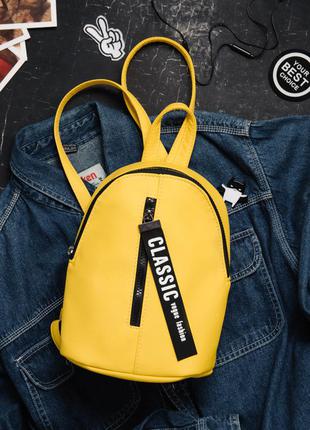 Жовтий підлітковий місткий маленький рюкзак для прогулянки7 фото