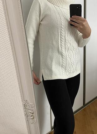 Білий ніжний светр . 4