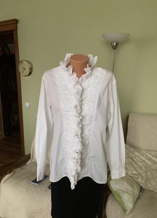 Белая блуза з рюшами