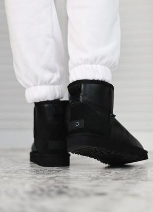 Зимові уггі ugg classic ii mini black leather2 фото